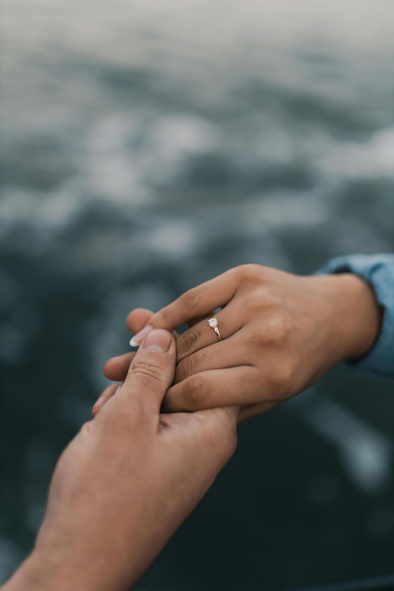 Porträt von Simone Suter, freie Traurednerin aus der Schweiz – Warm, professionell, mit Herz und Struktur.